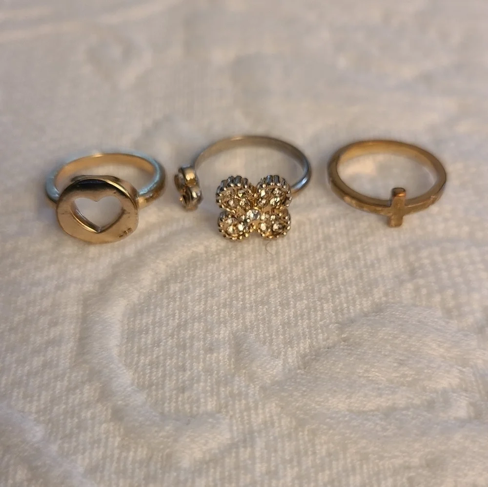 ⭐️40% Off⭐️ Set of 3 Gold Tone Midi Rings